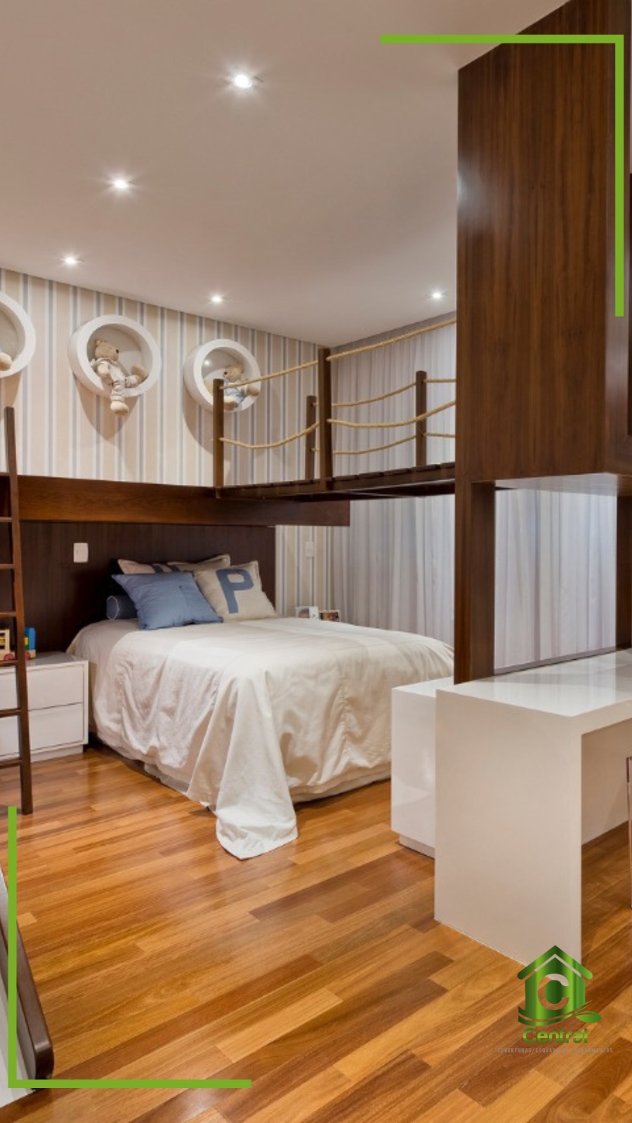 Quarto em mezanino com assoalho de madeira