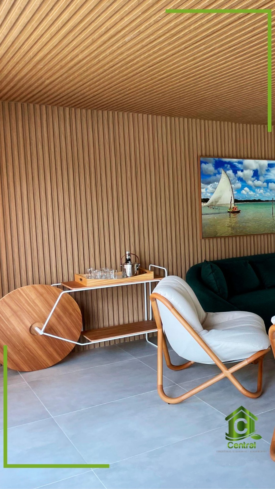Varanda com ripado PVC em parede e teto